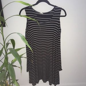 Short open shoulders, long sleeve dress